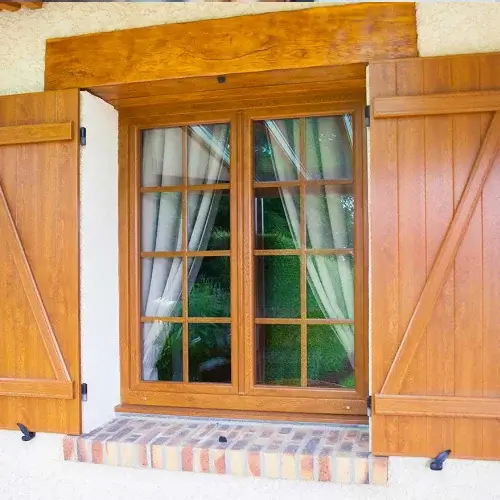 fenêtre en bois